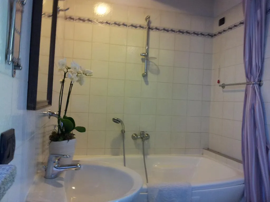 B&B I Due Noci Cardano Al Campo Bed & Breakfast